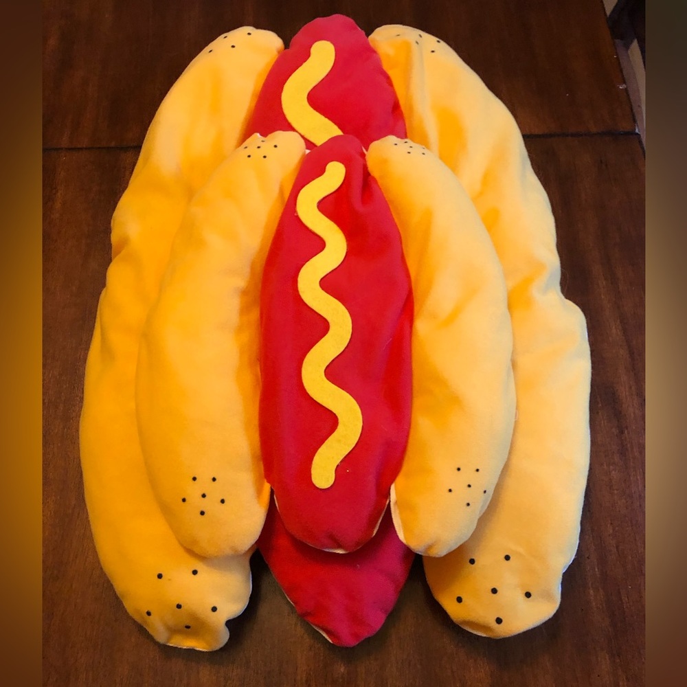2 Hot dog, Dog costumes. Great for Halloween 🎃 or Oktoberfest 🍻 Size S and L